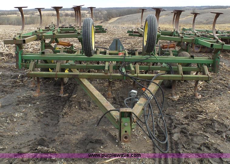 image for item L7065 John Deere 1010 field cultivator