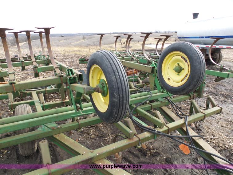 image for item L7065 John Deere 1010 field cultivator