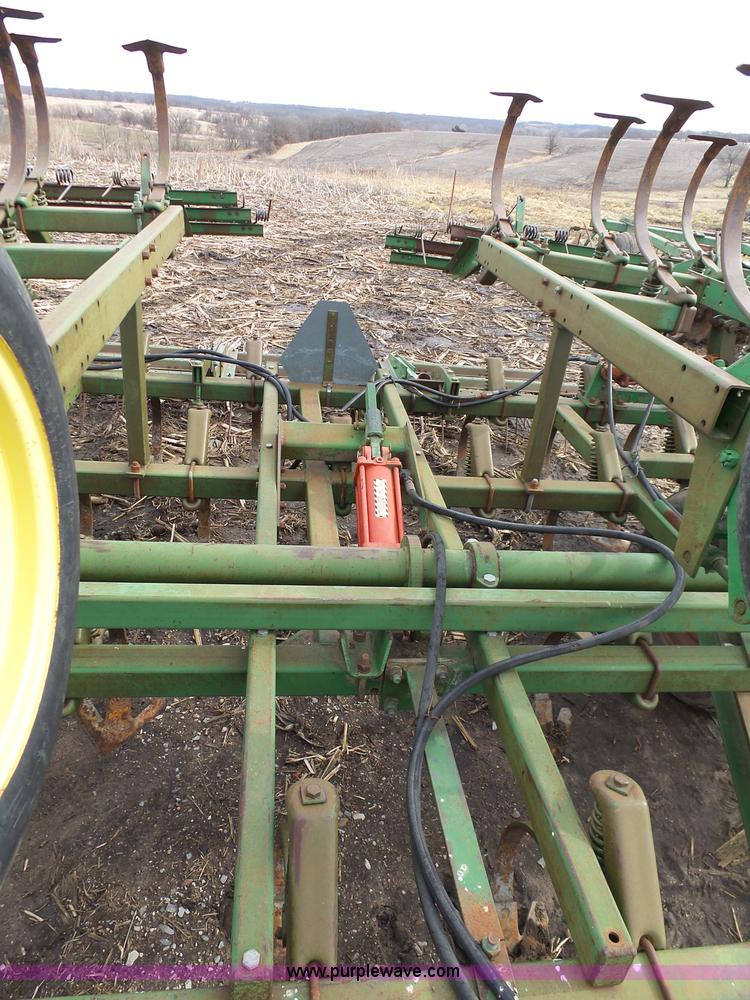 image for item L7065 John Deere 1010 field cultivator
