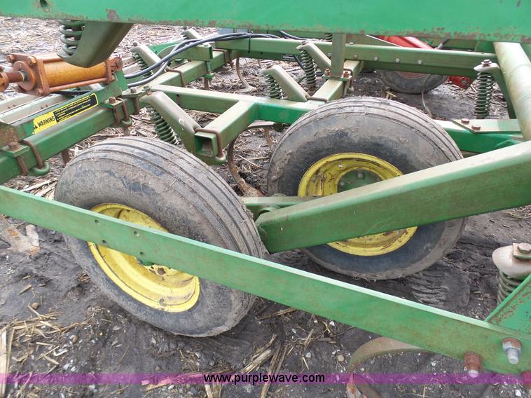 image for item L7065 John Deere 1010 field cultivator