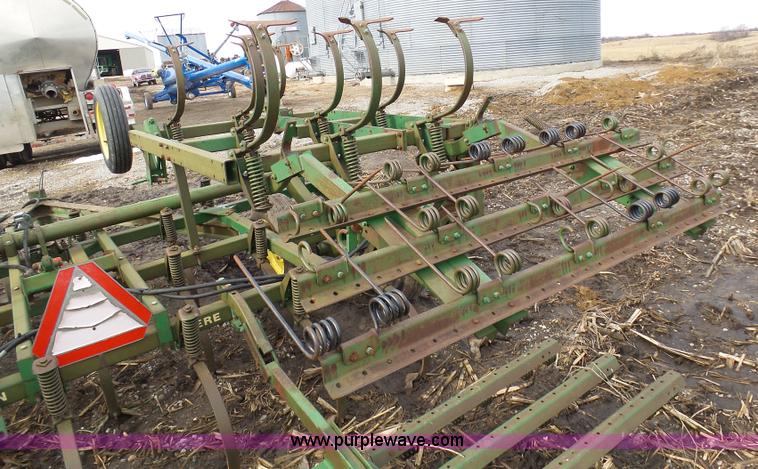 image for item L7065 John Deere 1010 field cultivator