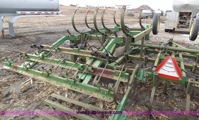 image for item L7065 John Deere 1010 field cultivator
