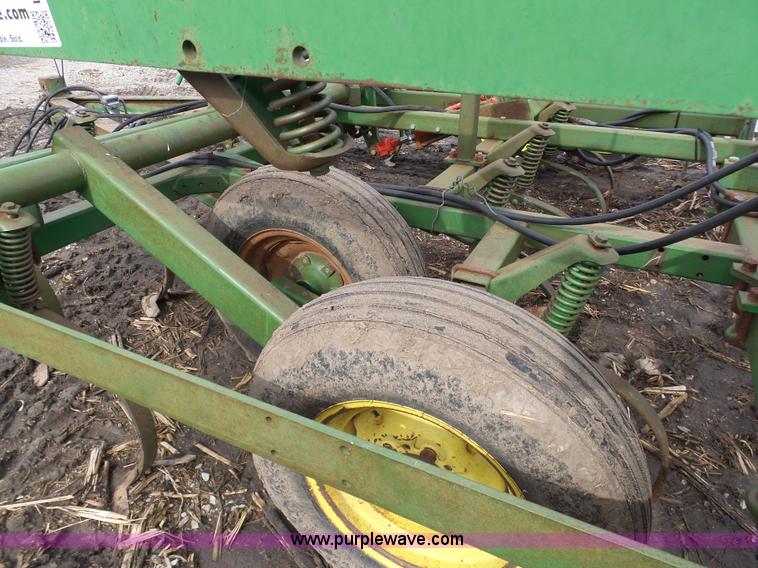 image for item L7065 John Deere 1010 field cultivator