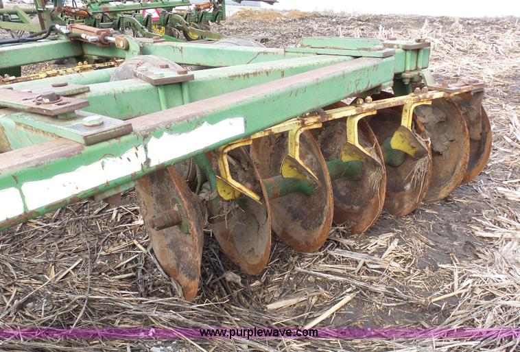 image for item L7066 John Deere disk