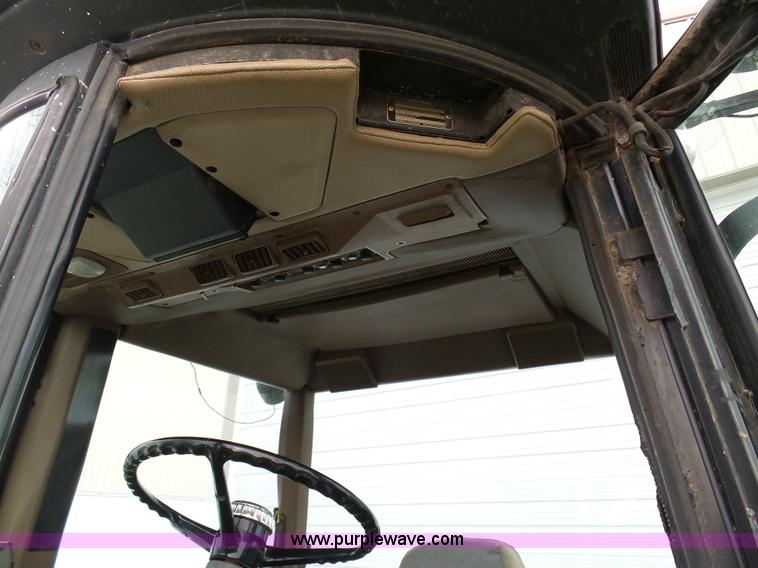 image for item L7070 1983 John Deere 4650 tractor