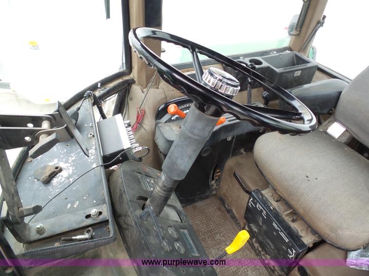 image for item L7070 1983 John Deere 4650 tractor