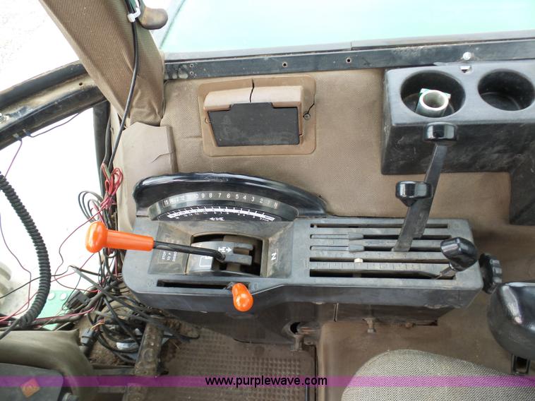 image for item L7070 1983 John Deere 4650 tractor