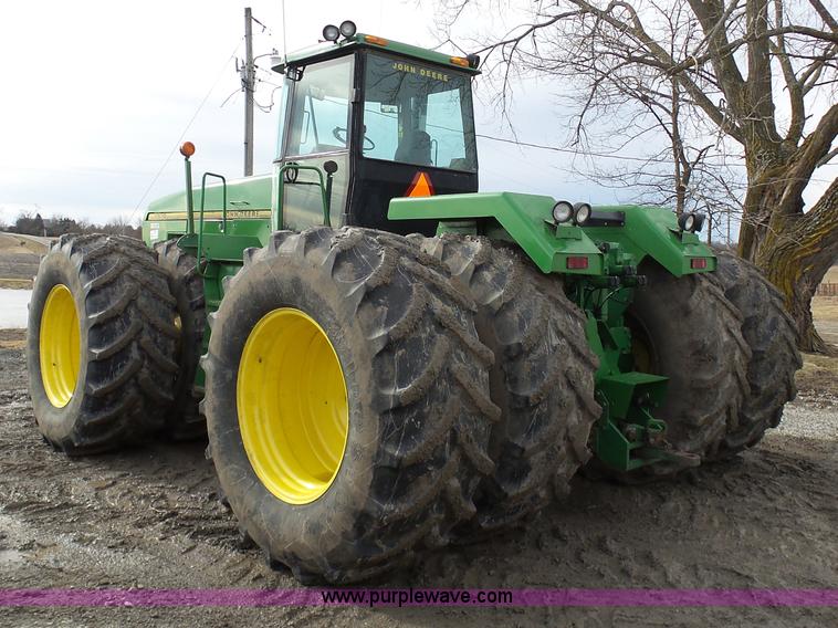 image for item L7071 1993 John Deere 8970 4WD tractor