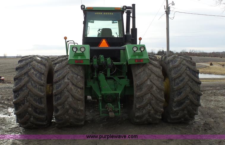 image for item L7071 1993 John Deere 8970 4WD tractor