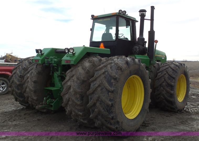 image for item L7071 1993 John Deere 8970 4WD tractor