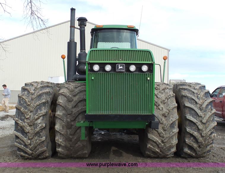 image for item L7071 1993 John Deere 8970 4WD tractor