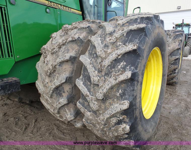 image for item L7071 1993 John Deere 8970 4WD tractor