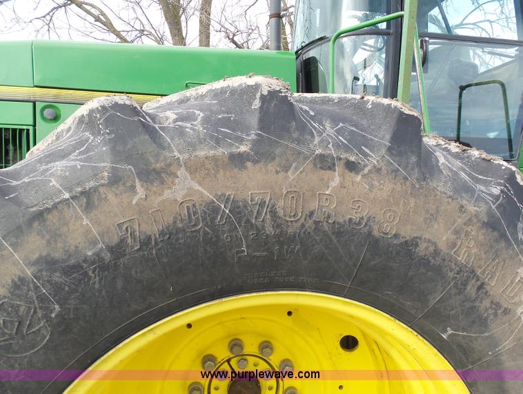 image for item L7071 1993 John Deere 8970 4WD tractor