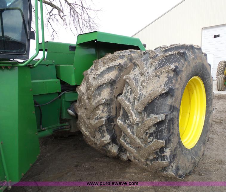 image for item L7071 1993 John Deere 8970 4WD tractor