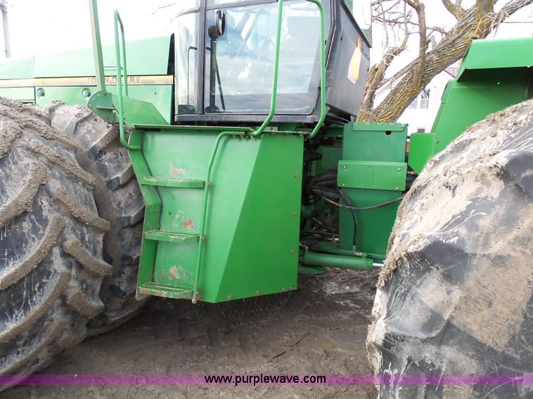image for item L7071 1993 John Deere 8970 4WD tractor