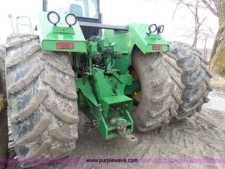 image for item L7071 1993 John Deere 8970 4WD tractor