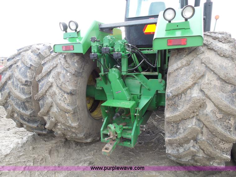 image for item L7071 1993 John Deere 8970 4WD tractor