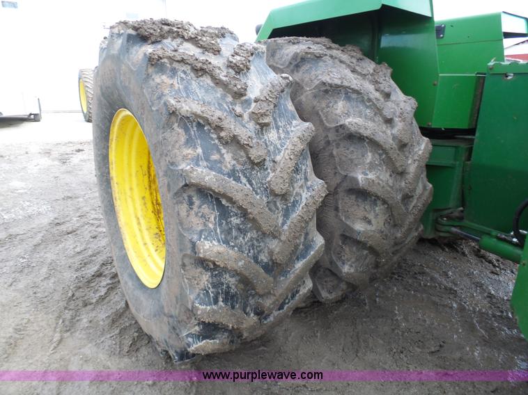 image for item L7071 1993 John Deere 8970 4WD tractor