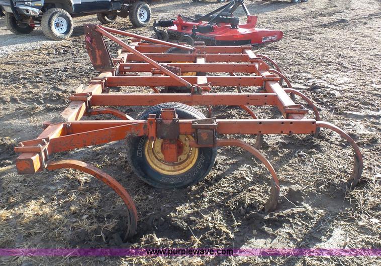 image for item L7077 Chisel plow