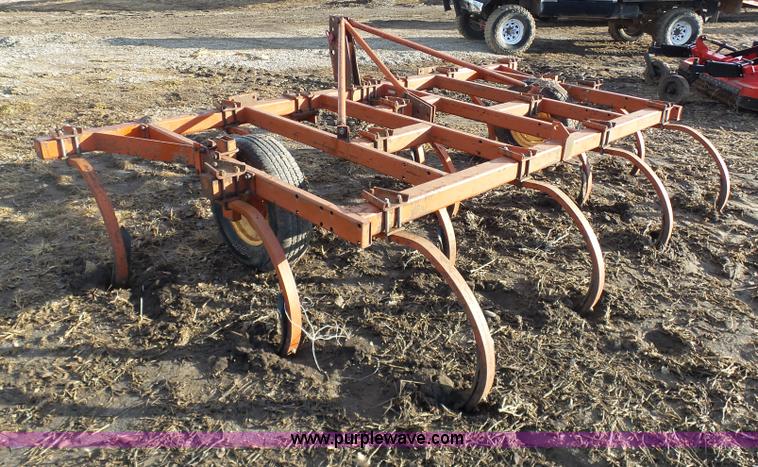 image for item L7077 Chisel plow