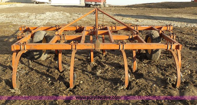 image for item L7077 Chisel plow