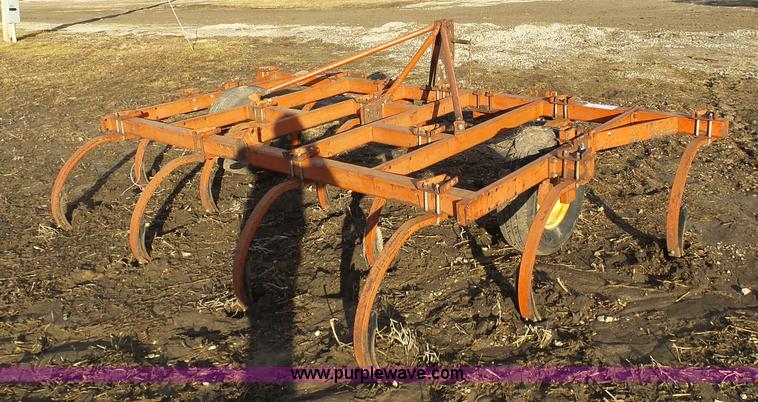 image for item L7077 Chisel plow