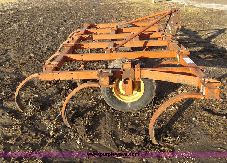 image for item L7077 Chisel plow