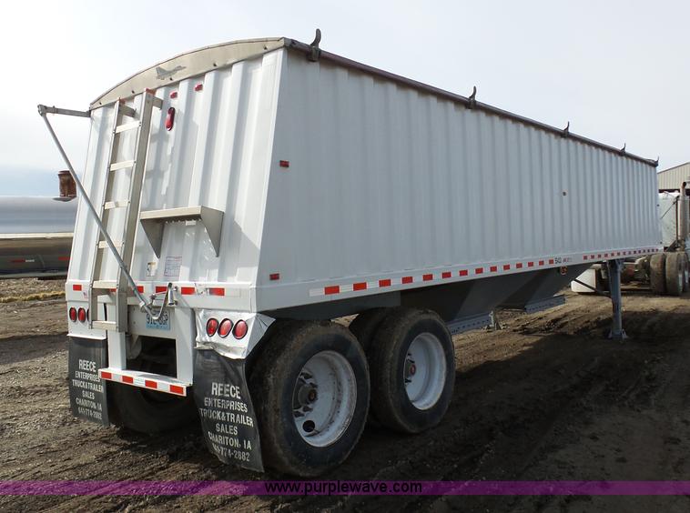 image for item L7081 2006 Jet double hopper grain trailer