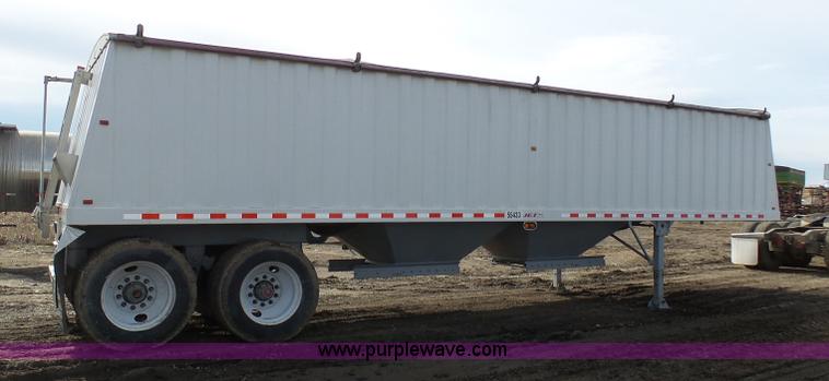 image for item L7081 2006 Jet double hopper grain trailer