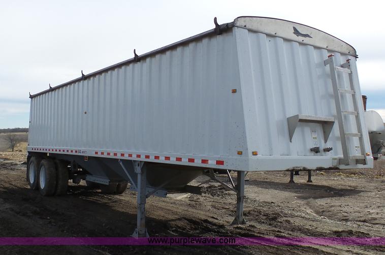 image for item L7081 2006 Jet double hopper grain trailer