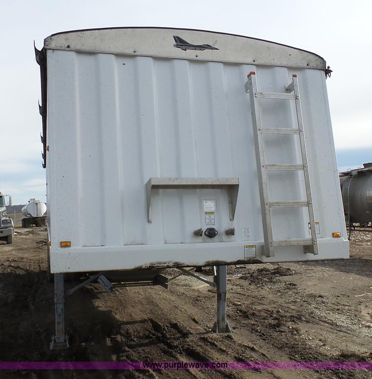 image for item L7081 2006 Jet double hopper grain trailer