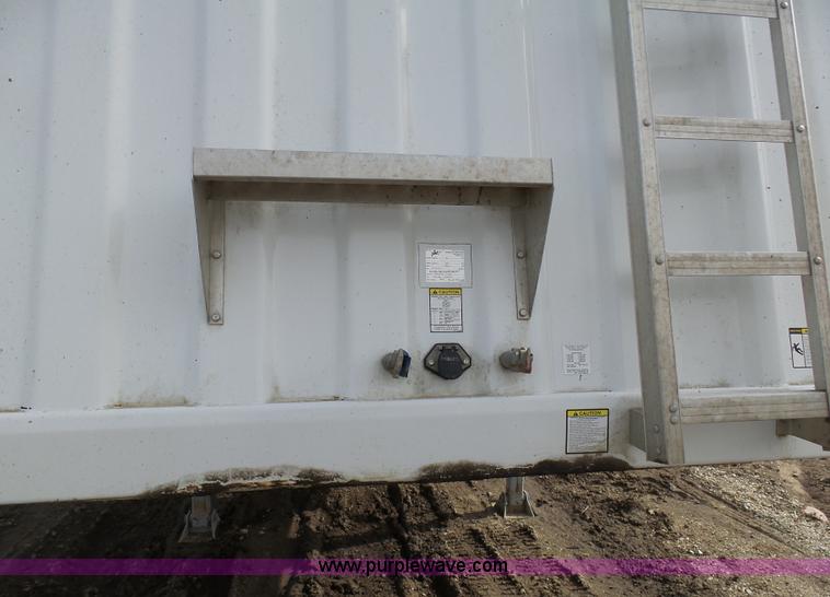 image for item L7081 2006 Jet double hopper grain trailer