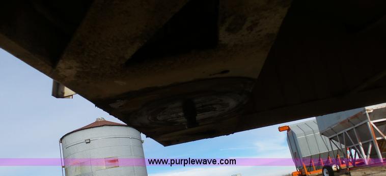 image for item L7081 2006 Jet double hopper grain trailer