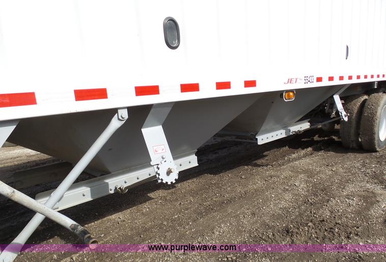 image for item L7081 2006 Jet double hopper grain trailer