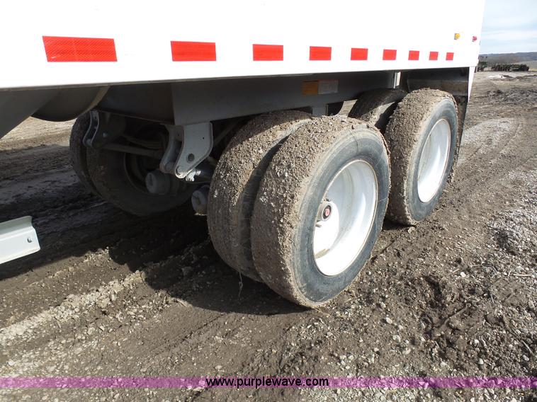 image for item L7081 2006 Jet double hopper grain trailer