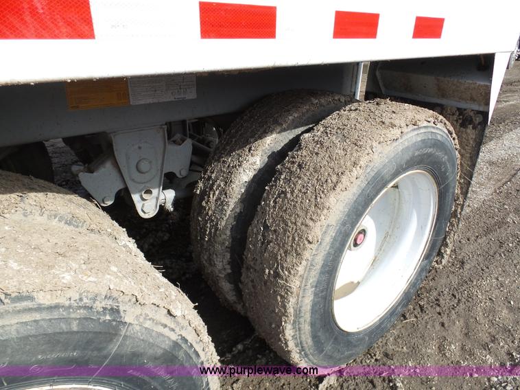 image for item L7081 2006 Jet double hopper grain trailer