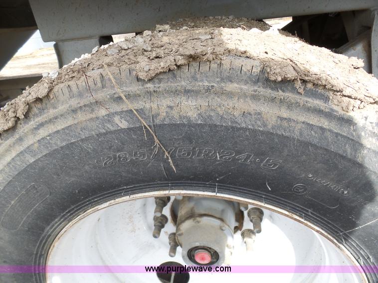 image for item L7081 2006 Jet double hopper grain trailer