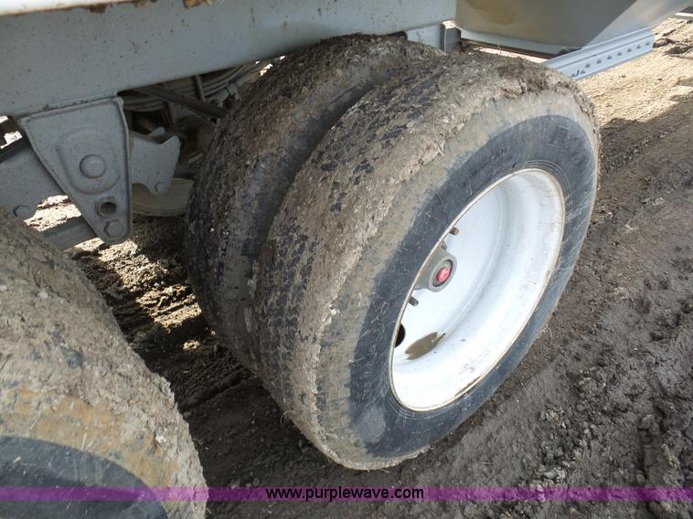image for item L7081 2006 Jet double hopper grain trailer