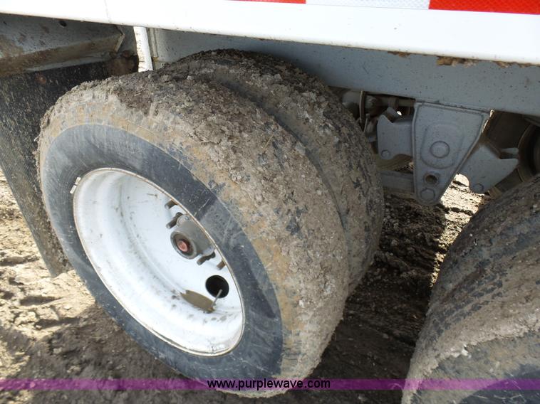 image for item L7081 2006 Jet double hopper grain trailer