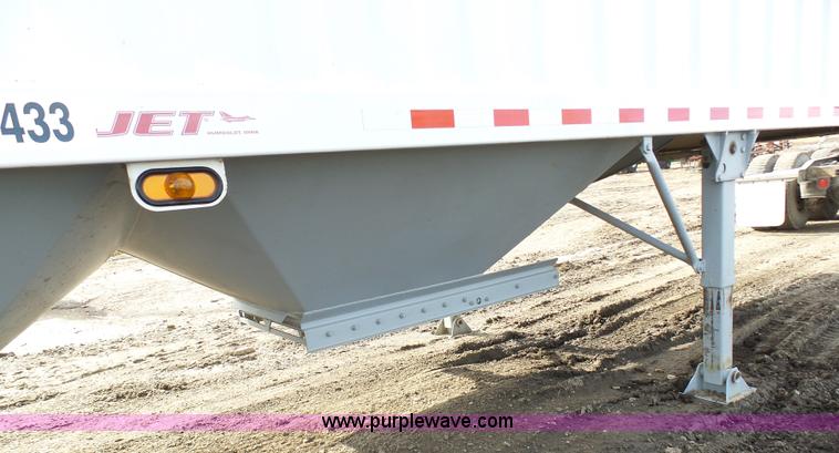 image for item L7081 2006 Jet double hopper grain trailer