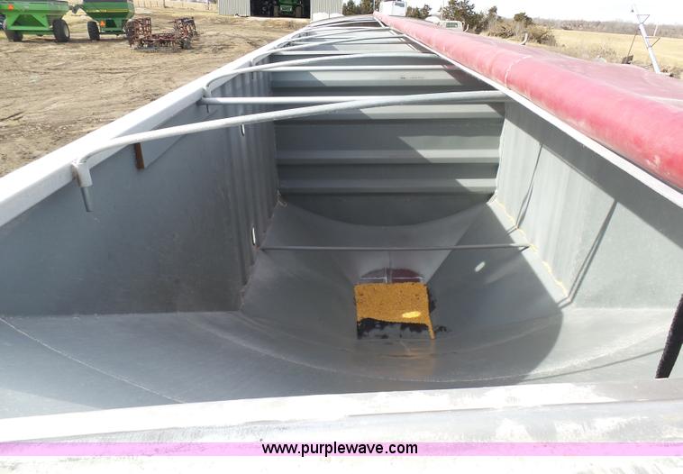 image for item L7081 2006 Jet double hopper grain trailer