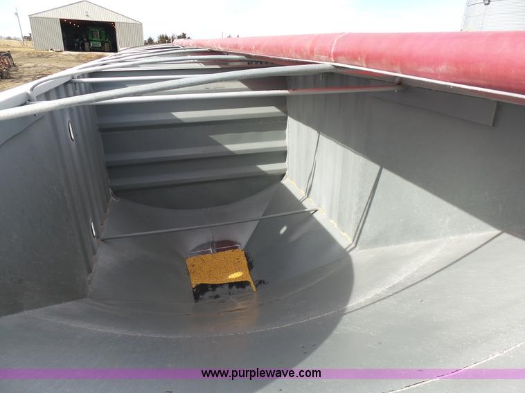 image for item L7081 2006 Jet double hopper grain trailer