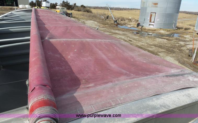 image for item L7081 2006 Jet double hopper grain trailer