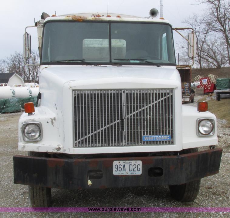 image for item L7104 1995 Volvo WG seed tender truck