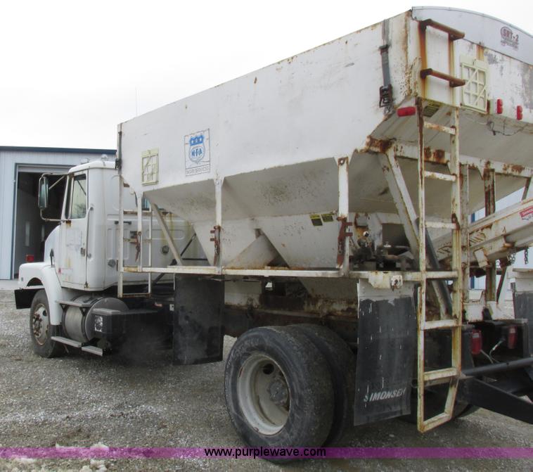 image for item L7104 1995 Volvo WG seed tender truck