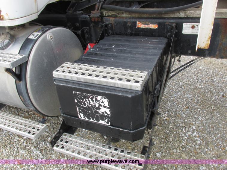 image for item L7104 1995 Volvo WG seed tender truck