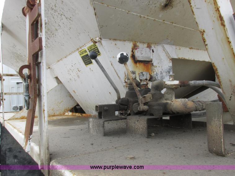 image for item L7104 1995 Volvo WG seed tender truck