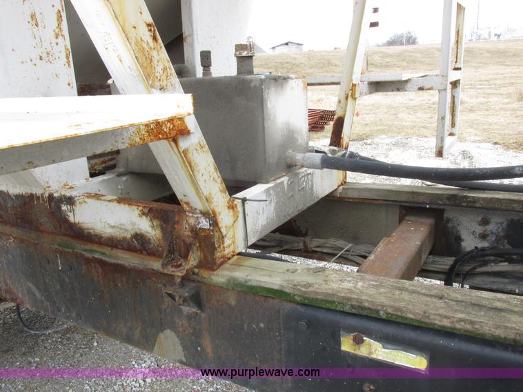 image for item L7104 1995 Volvo WG seed tender truck