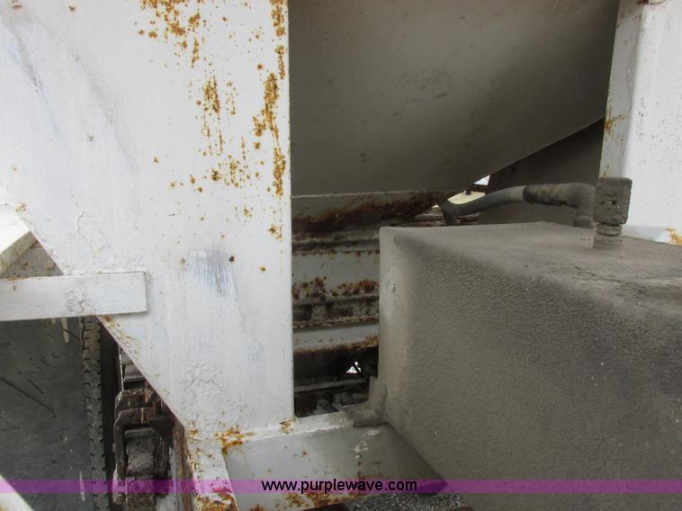 image for item L7104 1995 Volvo WG seed tender truck