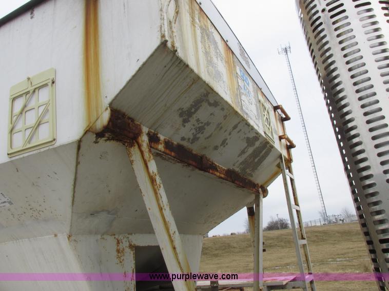 image for item L7104 1995 Volvo WG seed tender truck